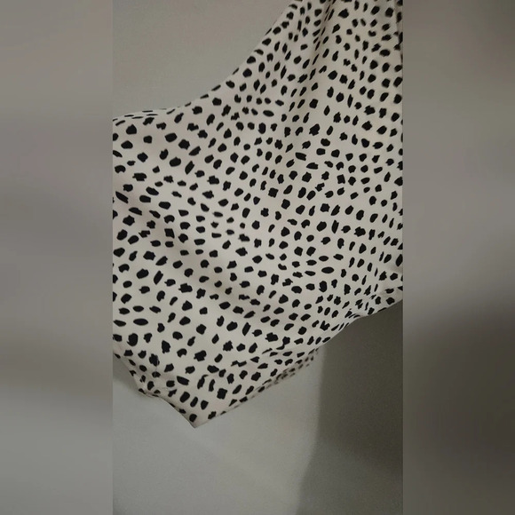 VICI Flawless Well Behaved Printed Pocketed Tie Romper. Size small - Picture 10 of 16